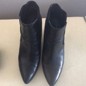 Stuart Weitzman Boots 👢